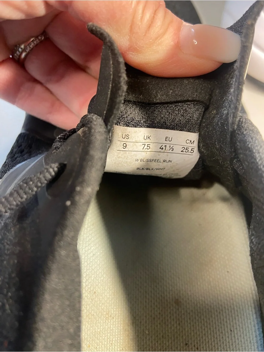 Lululemon Blissfeel Black and White Athletic Women’s Running Shoes SZ 9